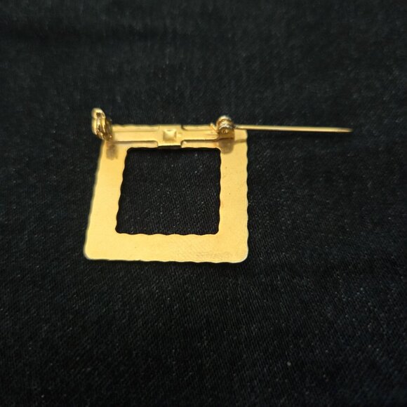 Gold Frame Square Pin! - Picture 4 of 4